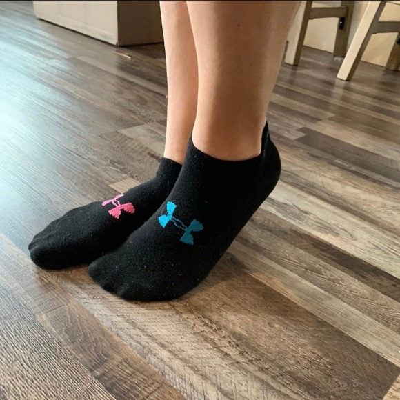 Mismatched Under Armour Socks - Picture 2 of 3